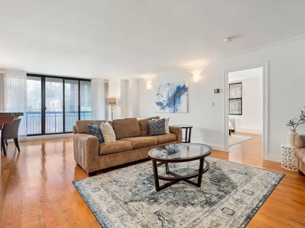50 Longwood Ave APT 214, Brookline, MA 02446