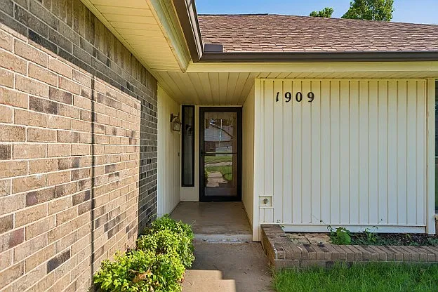 3 bed, 1506 sqft, $1,900 — Photo 3