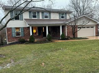 915 Baintree Ln, Ballwin, MO