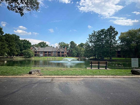 3rd image of 6646 Pondside Cir #1