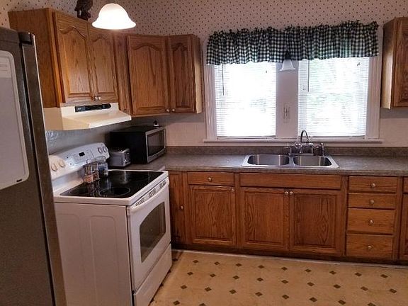 3rd image of 415 W Pennsylvania St