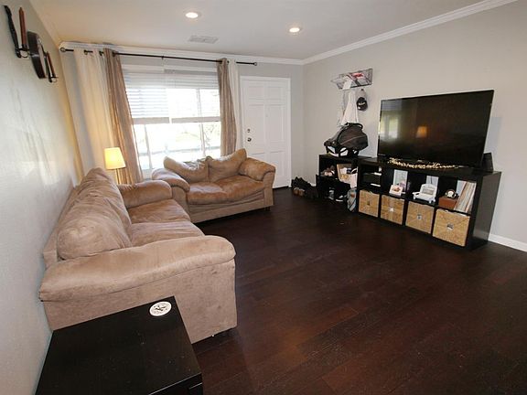 3rd image of 9313 Meadowglen Dr