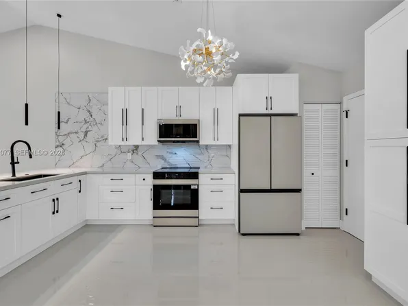 7889 Lake Sands Dr, Delray Beach, FL 33446