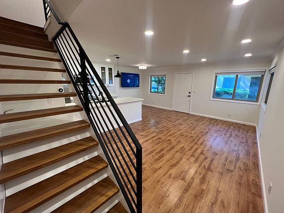 3rd image of 311 N 2nd St APT 3