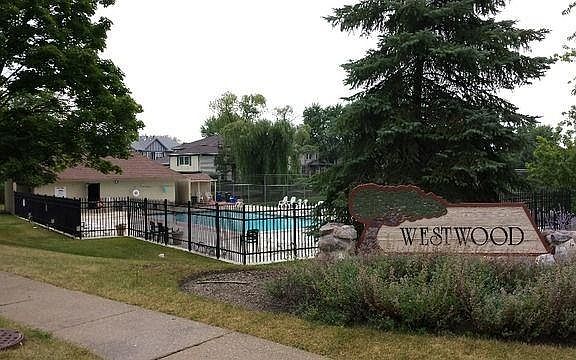 2nd image of 10 Wildwood Ct #10