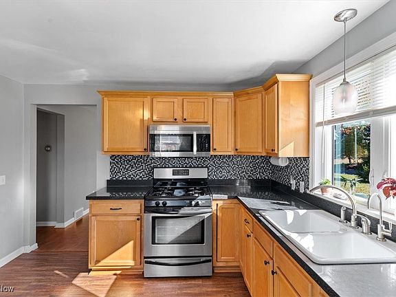 5th image of 10277 Market Ave N
