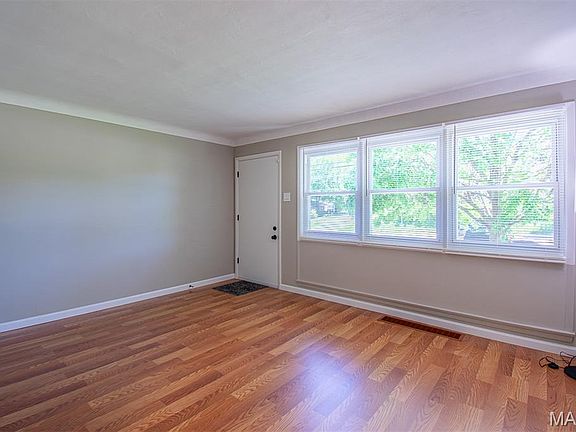 3rd image of 2087 Chambers Rd