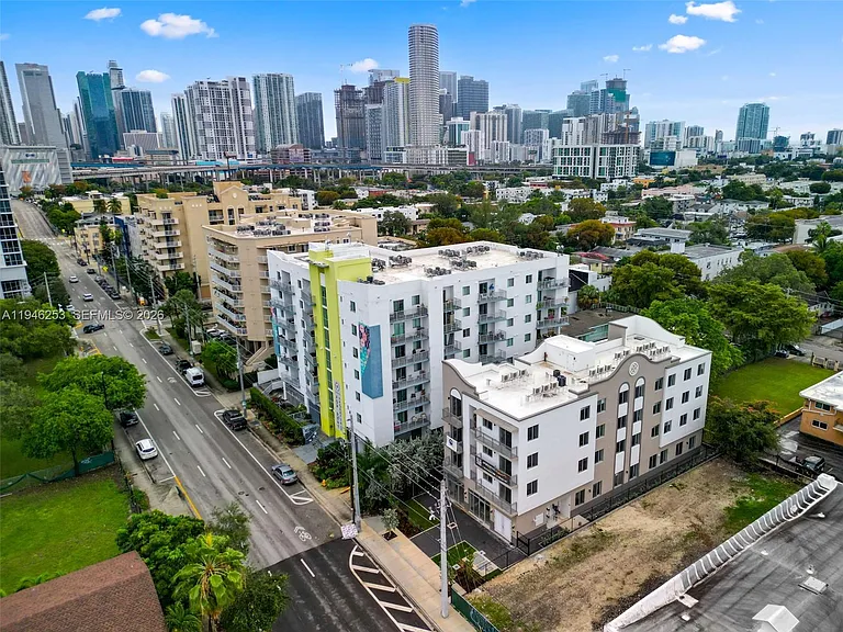650 SW 1st St #305 — Photo 4