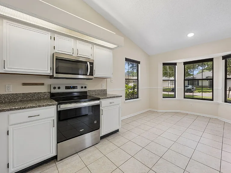 8362 Rockridge Dr — Photo 10