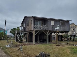 303 Shark Ln, Surfside Beach, TX 77541