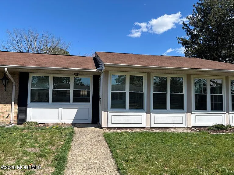 43C Edinburgh Ln — Photo 2