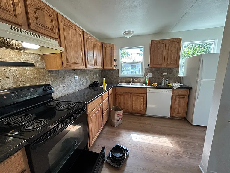 540 NW 30th St — Photo 9