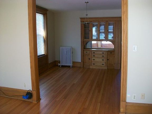 3rd image of 3616 N Wolcott Ave APT 2