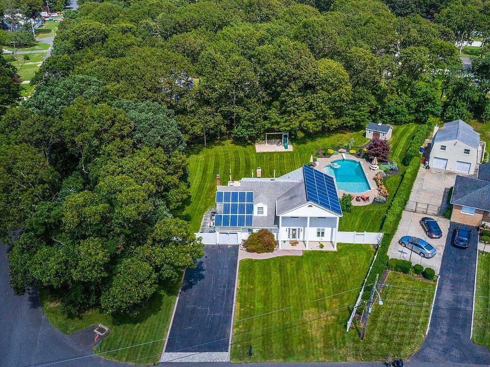 1st image of 33 Holly Ln