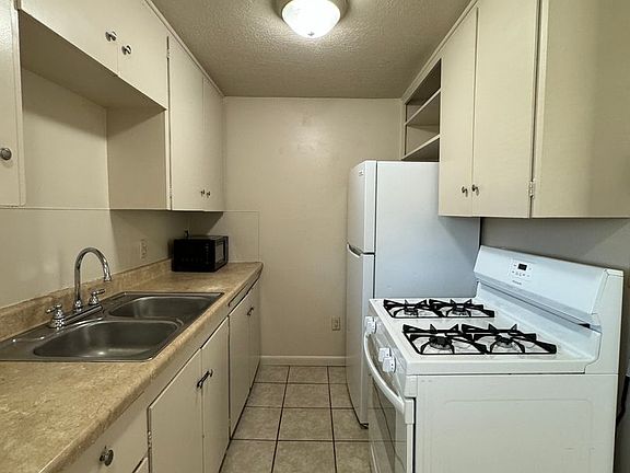5th image of 1875 S Edison St #1