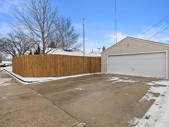 4th image of 4100 Victory AVENUE