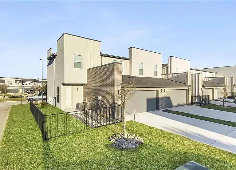 3920 Yukon Ln — Photo 13