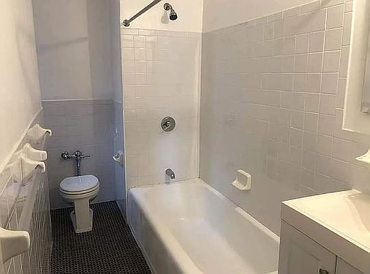 3rd image of 580 W 215th St APT 4B