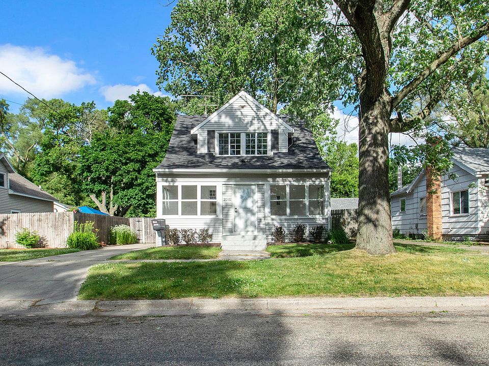 1st image of 2046 Sinclair Ave NE