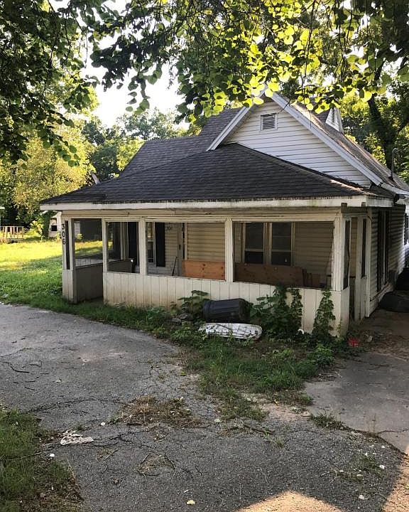 2nd image of 306 N Jefferson St