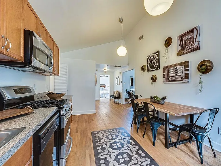 1281 Oak Grove Ave — Photo 8