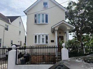 9008 184th Pl, Hollis, NY 11423