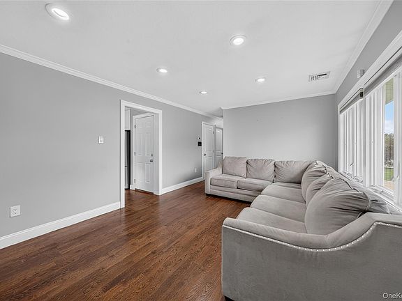 3rd image of 33 Hubbard Avenue