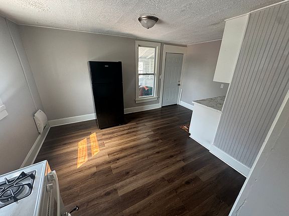 4th image of 24 Mansfield Ave #1/2