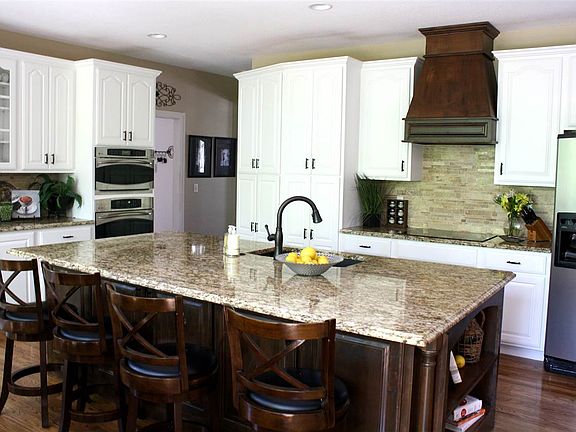 4th image of 935 N Woodridge Ct