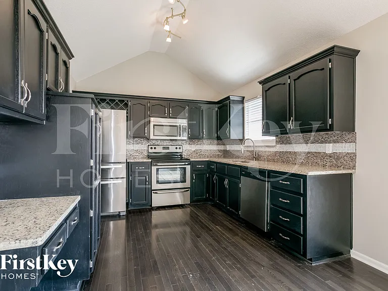 1603 Roberta Dr — Photo 7