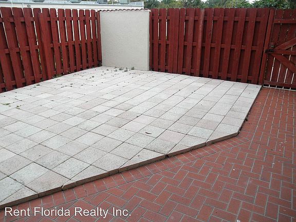 4th image of 3941 Victoria Dr