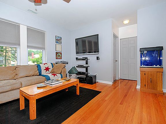 4th image of 4423 N Lawndale Ave APT 1B