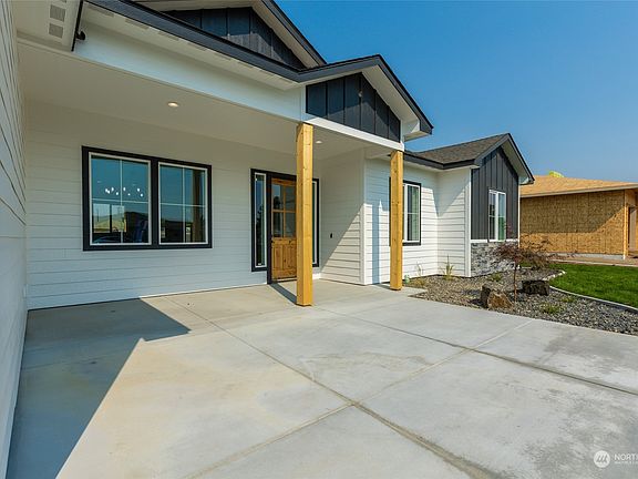 2nd image of 351 Stacy Drive SE