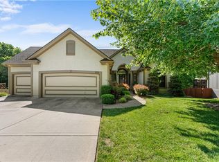 1636 SW Summit Valley Ln, Lees Summit, MO 64081