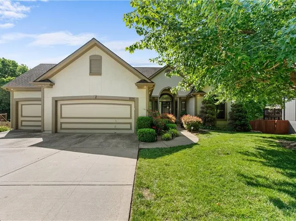 1636 SW Summit Valley Ln, Lees Summit, MO 64081