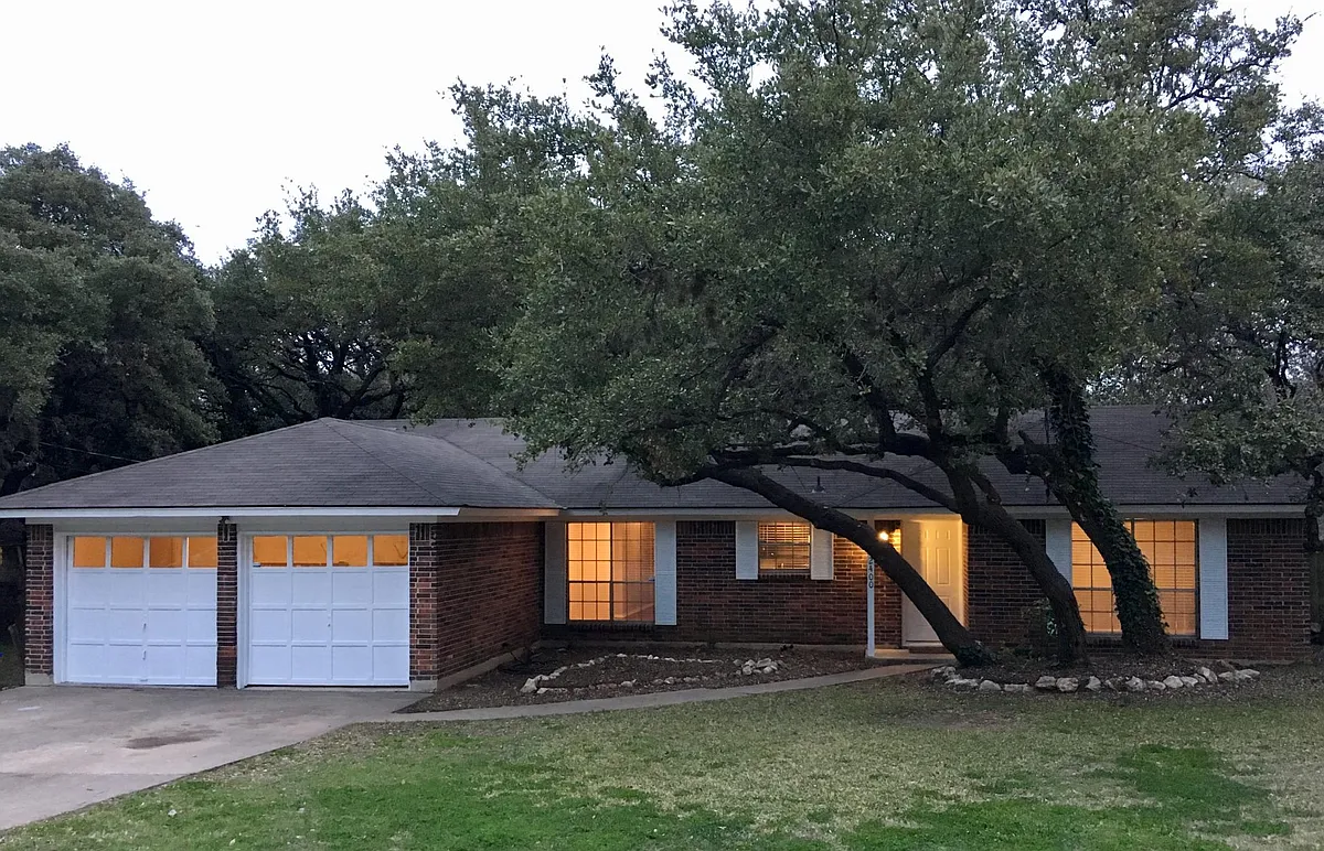 Building Photo - 2400 Dijon Dr