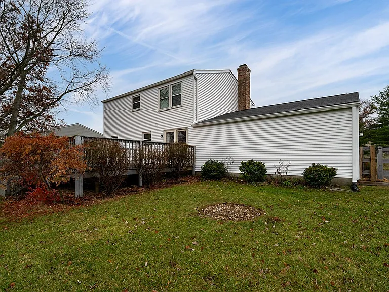 6978 Fallen Oaks Dr — Photo 3