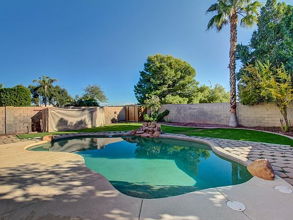 3rd image of 683 N TIAGO Drive