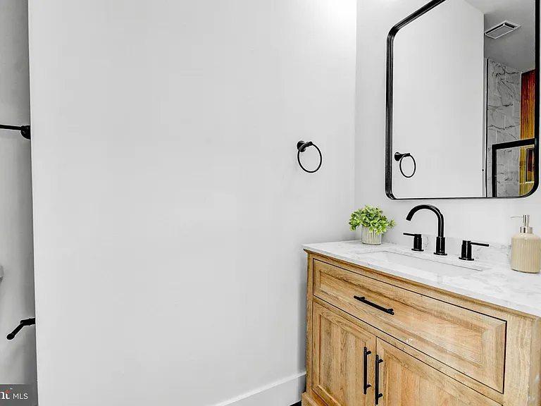 517 Florida Ave NE — Photo 30
