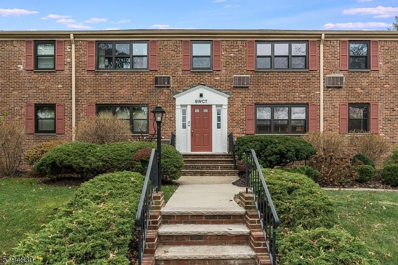 1st image of 9 West Ct #3