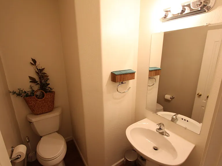 1897 W Camelot Dr — Photo 14