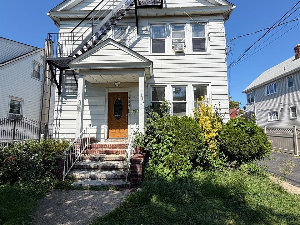 1st image of 924 Monroe Ave