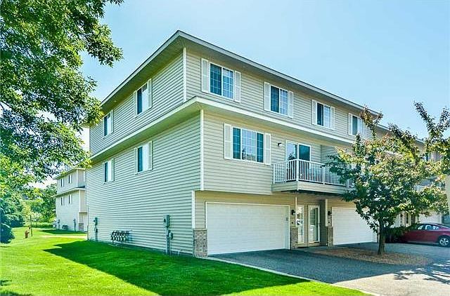 Nice end-unit living!