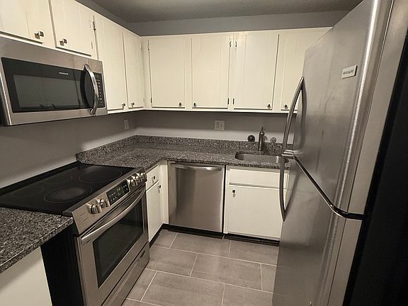 5th image of 685 Oak St #15-7