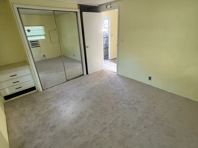 815 Frances Dr — Photo 2