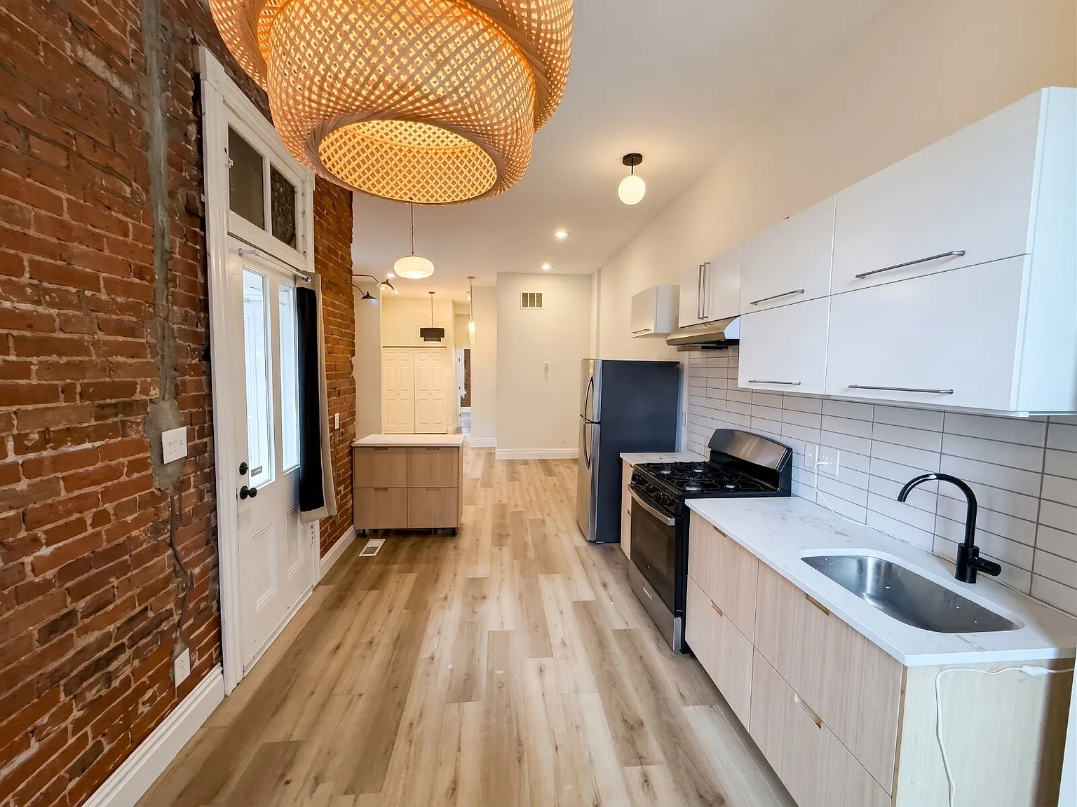 1 bed, 1.0 bath, 1000 sqft, $1,000 — Photo 2