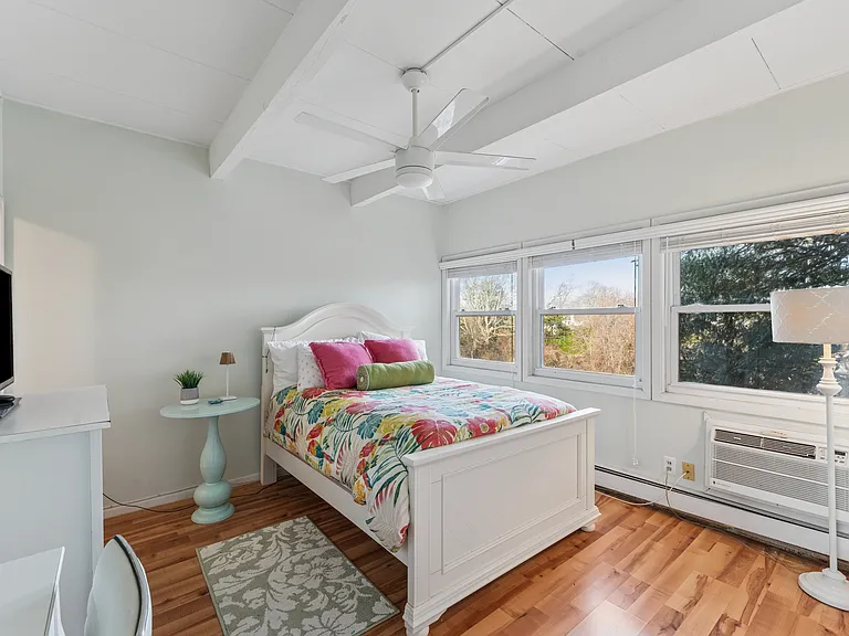 35 Library Ave #3L — Photo 7