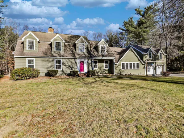 207 Oak Ridge Road, Plaistow, NH 03865
