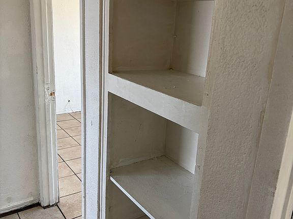 2nd image of 202 Dogwood St