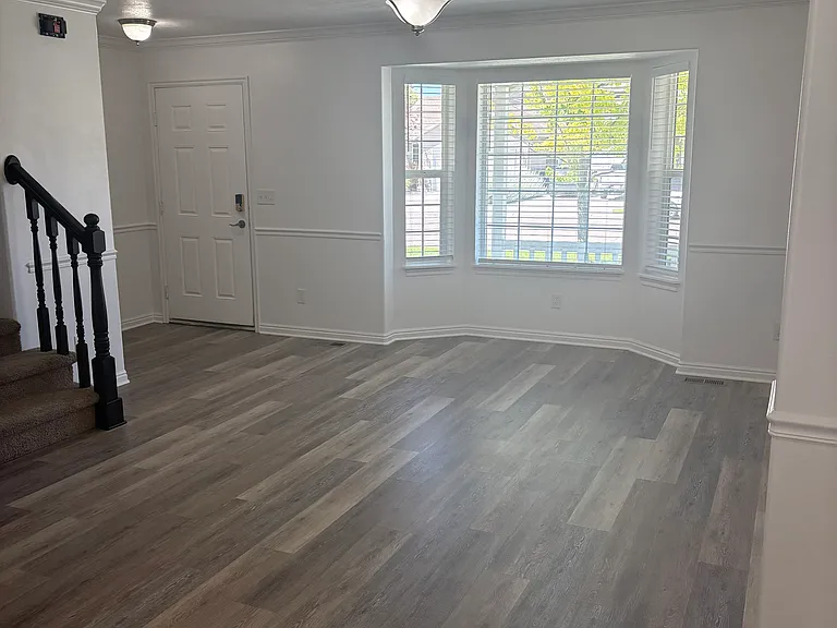 884 Liberty Ln — Photo 6